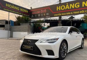 Xe Lexus LS 500 2023