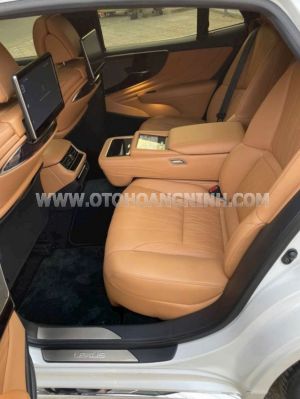 Xe Lexus LS 500 2023