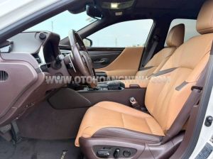 Xe Lexus ES 250 2020