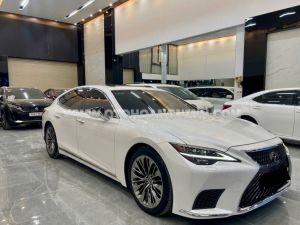 Xe Lexus LS 500 2023