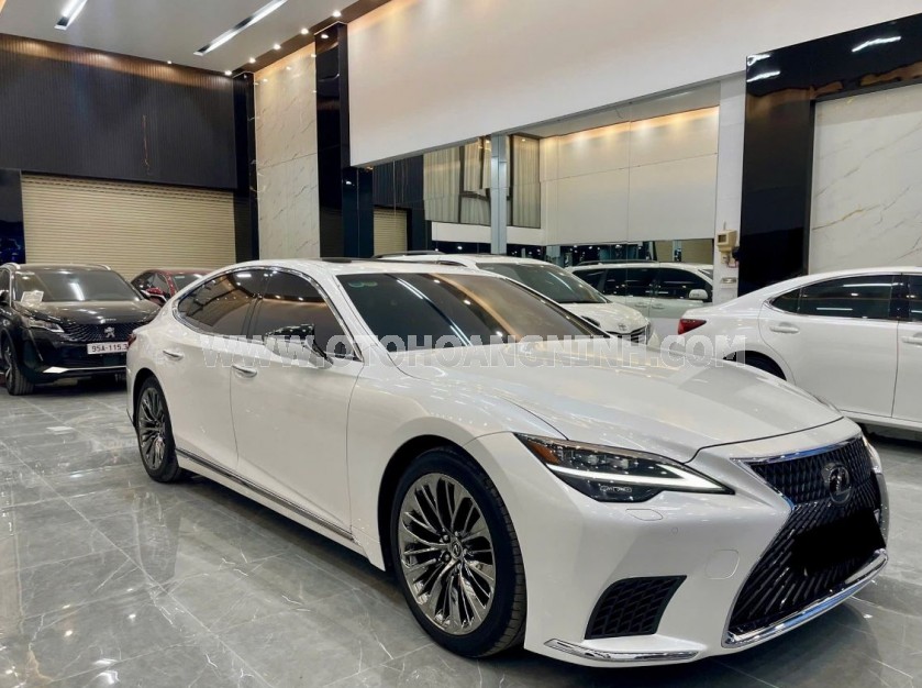 Xe Lexus LS 500 2023