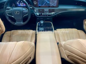 Xe Lexus LS 500 2023