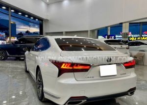 Xe Lexus LS 500 2023