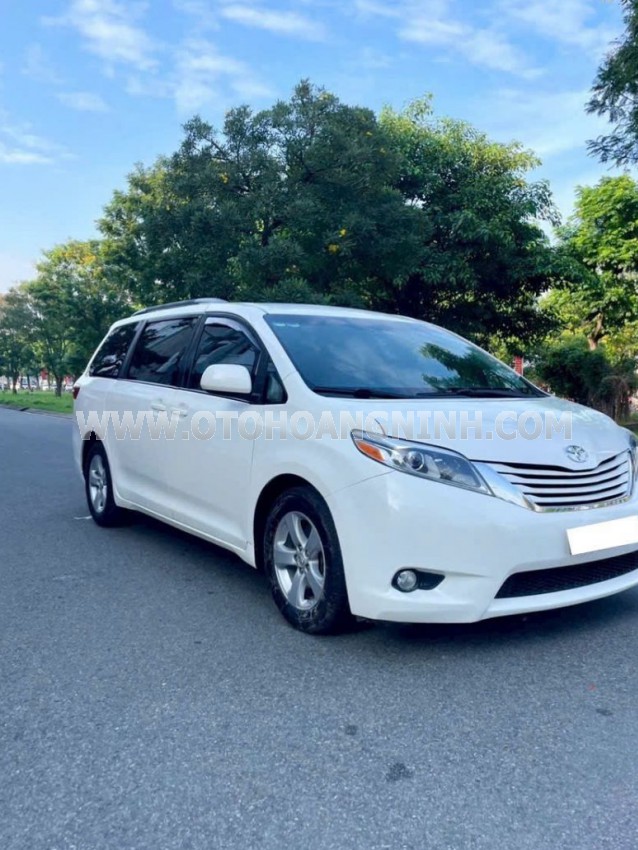 Toyota Sienna LE 3.5 2015