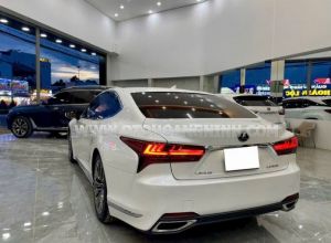 Xe Lexus LS 500 2023