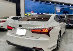 Xe Lexus LS 500 2023