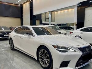 Xe Lexus LS 500 2023