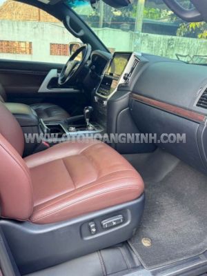 Xe Toyota Land Cruiser 5.7 V8 2016