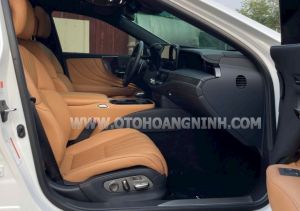Xe Lexus LS 500 2023