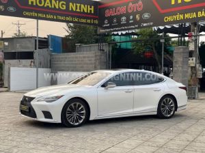 Xe Lexus LS 500 2023