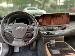 Xe Lexus LS 500 2023