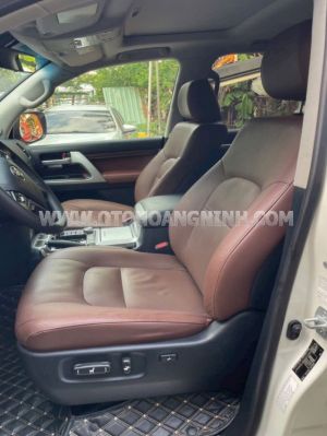 Xe Toyota Land Cruiser 4.6 V8 2020