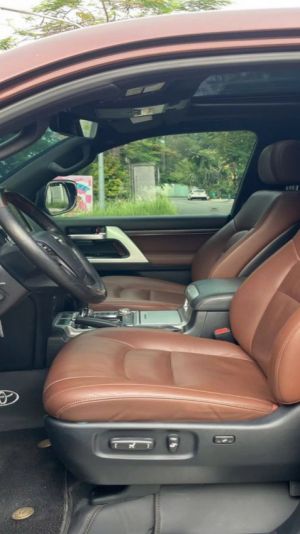 Xe Toyota Land Cruiser 5.7 V8 2016