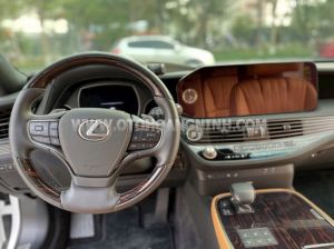 Xe Lexus LS 500 2023