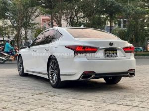 Xe Lexus LS 500 2023