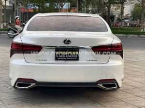 Xe Lexus LS 500 2023
