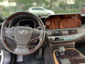 Xe Lexus LS 500 2023
