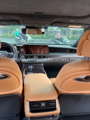 Xe Lexus LS 500 2023