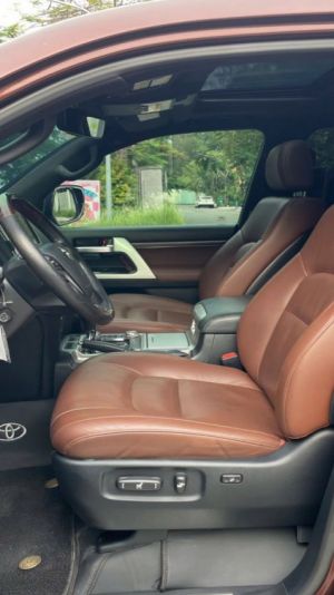 Xe Toyota Land Cruiser VX.R 5.7 V8 2016