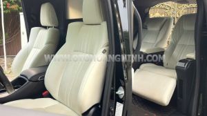 Xe Lexus LM 300h Royal Lounge 2020