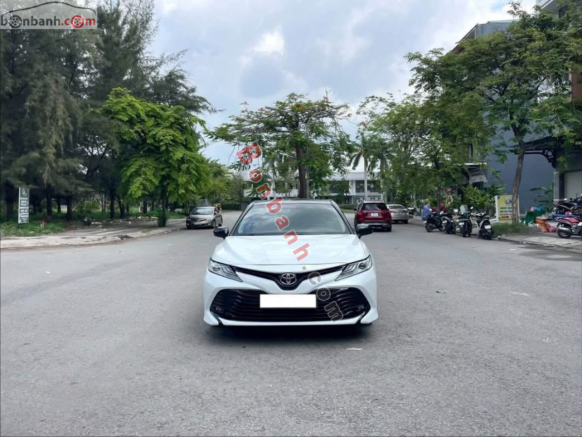Toyota Camry 2.5Q 2020