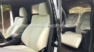 Xe Lexus LM 300h Royal Lounge 2020
