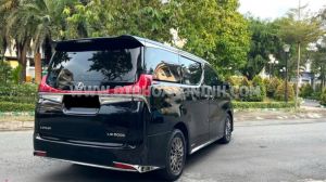 Xe Lexus LM 300h Royal Lounge 2020