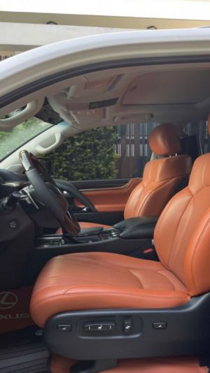 Xe Lexus LX 570 2016