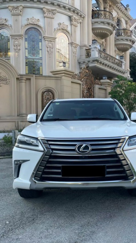 LX 570 2016