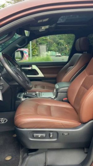 Xe Toyota Land Cruiser 5.7 V8 2016