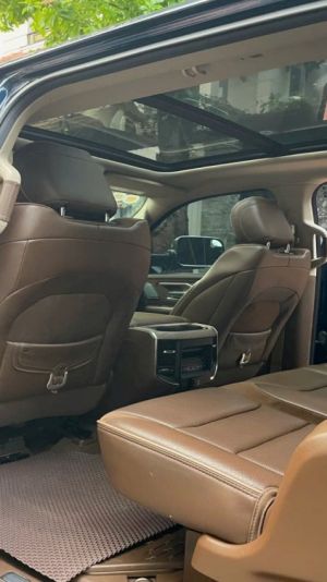 Xe RAM 1500 Longhorn 5.7L 4x4 AT 2021