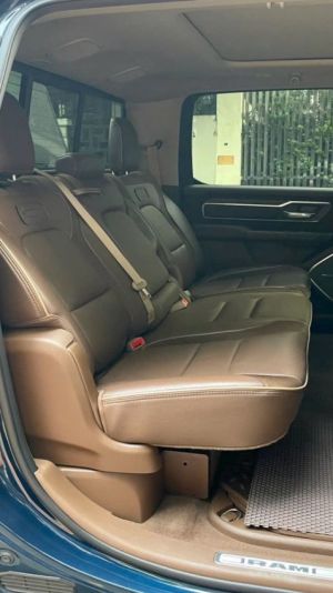 Xe RAM 1500 Longhorn 5.7L 4x4 AT 2021